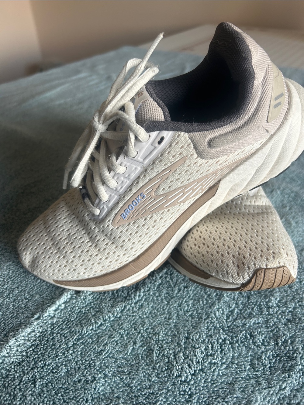 Brooks Women's White and Taupe Running Sneakers